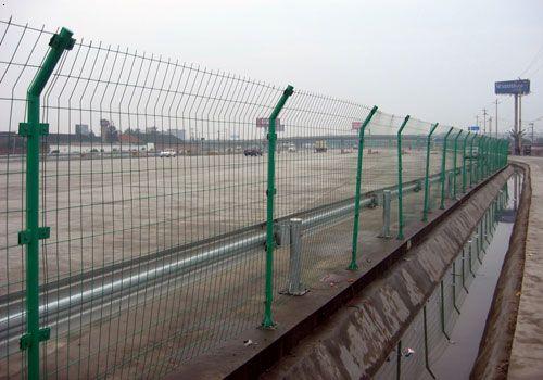 1523165726105178.jpg 護(hù)欄網(wǎng),市政護(hù)欄網(wǎng),欄網(wǎng)廠家